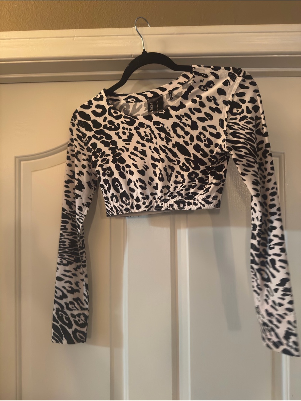 NWOT Norma Kamali Black & White Leopard Print Long-Sleeve Crop Top